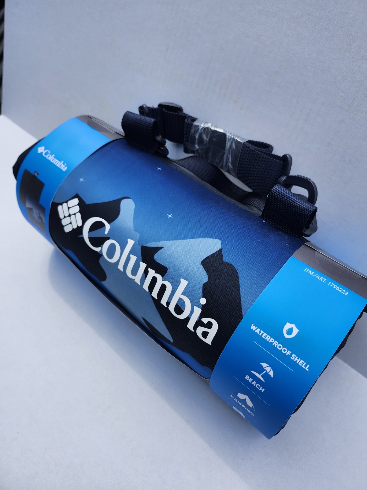 Columbia Packable Waterproof Outdoor Blanket - 72 x 72 IN