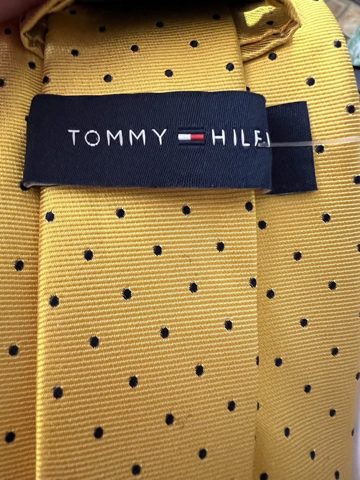 Tommy Hilfiger Men’s Silk Tie, Yellow with Navy Dots, New MSRP $69.50