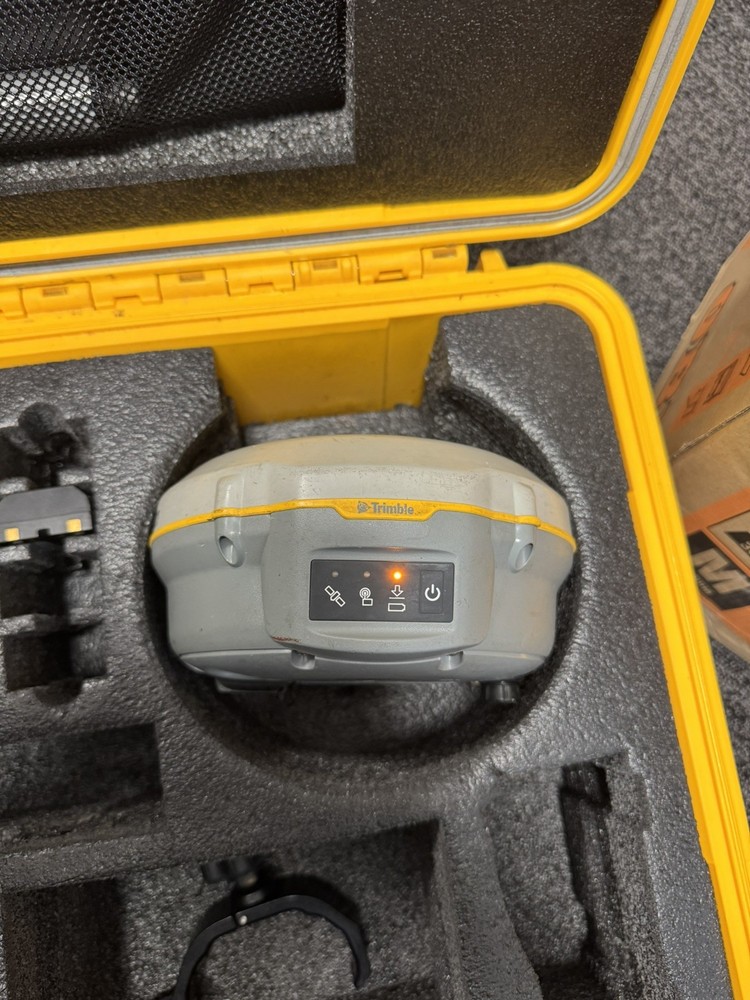 Trimble R8S Model 4 with trimble t7 Controller and trimble access