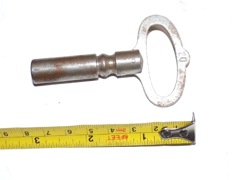 OLD MUSIC BOX SQUARE HOLE CRANK