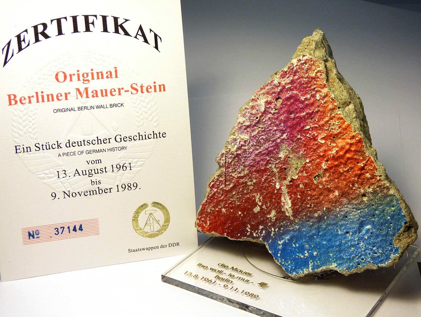 Authentic piece of the Berlin wall Extra large