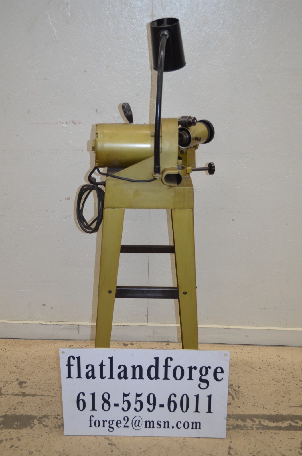 Darex Tool Sharpener # E85/90/TR w/ TR-70 w/Tap Work Holder, Collets, & Stand