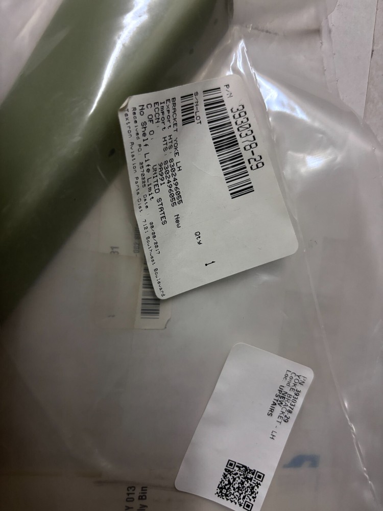 3930378-29 BRACKET YOKE LH