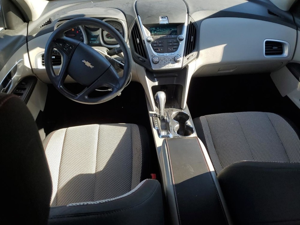 EQUINOX 2010 Glove Box 4890937