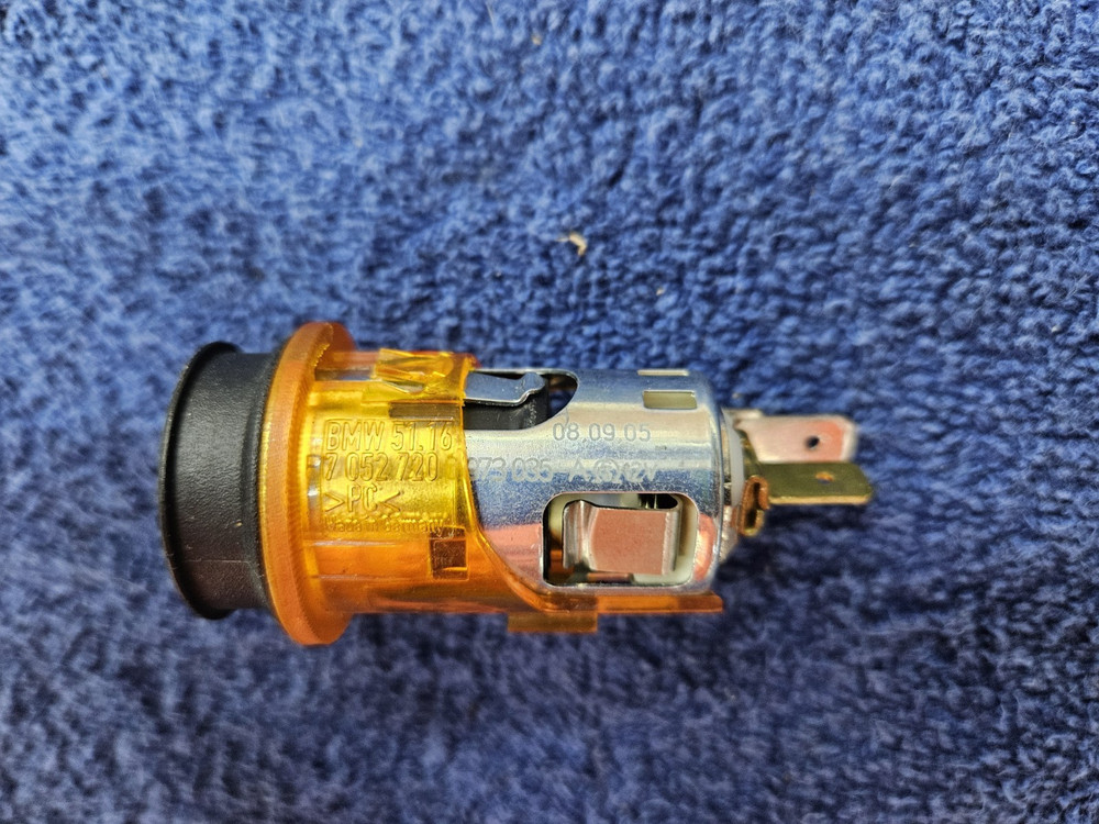 2005-2006 MINI COOPER S CIGARETTE LIGHTER PLUG SOCKET REAR HATCH