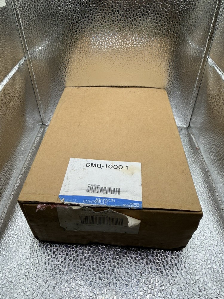 Johnson Controls DMQ-1000-1 Thermostat Wall-Mount - Enhanced Customer Interface