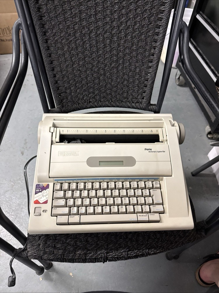 Smith Corona Display Dictionary Typewriter Electric w/ Correction Tested