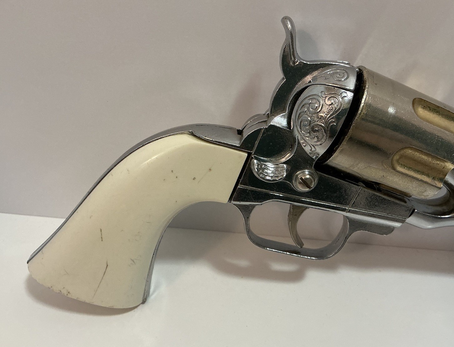 VINTAGE HUBLEY COLT 45 CAP GUN W/ 6 ORIGINAL BULLETS & 4 BOXES OF STALLION CAPS