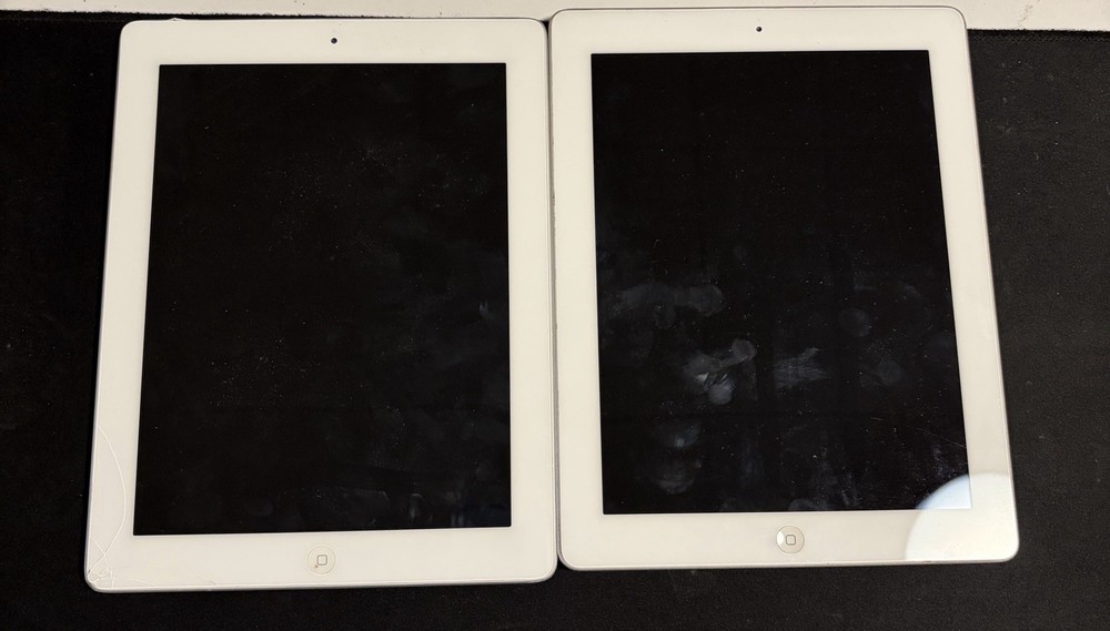 Lot Of 2 iPad 3/4 Untested