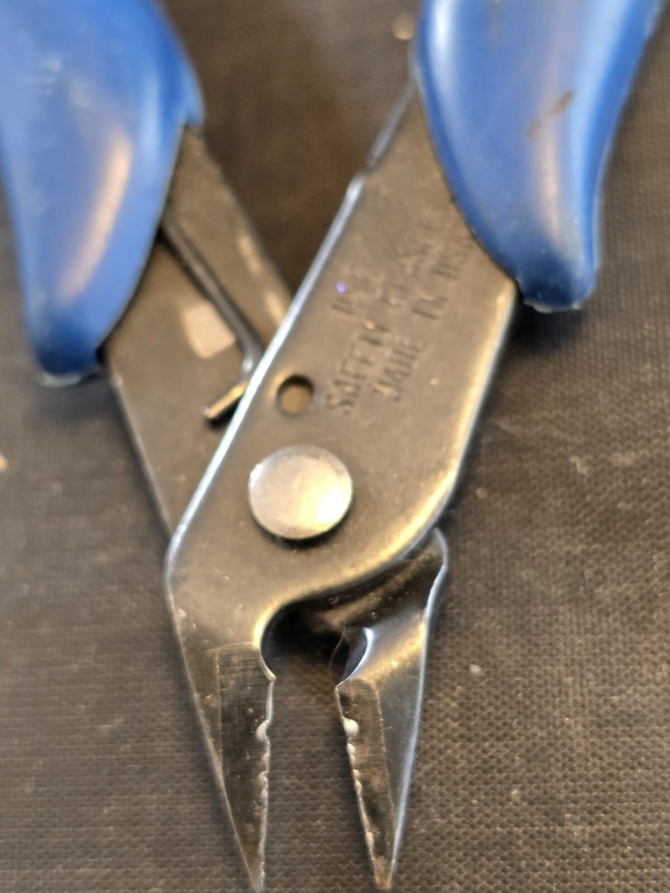 The Bead Smith Knot Cutter 5" Thread and Wire Cutting Tool with Spring