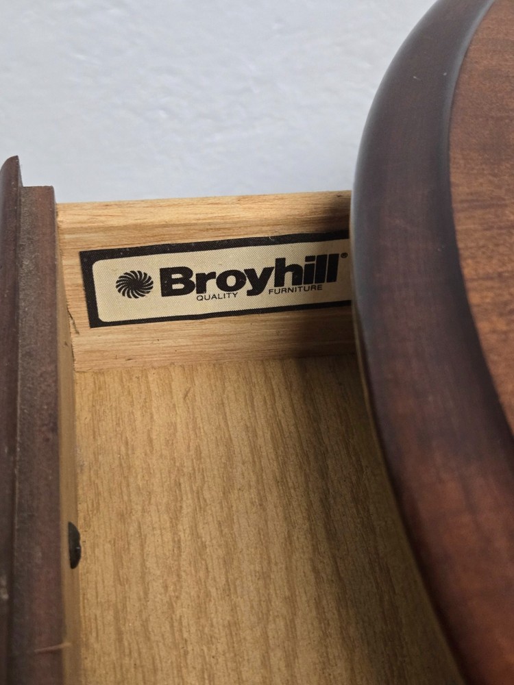 Broyhill Cherry Oval End Table-Queen Anne Single Drawer Oval Solid Wood
