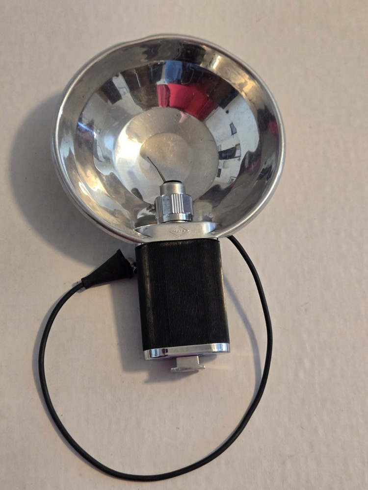 Vintage Agfa flash unit. Untested, no flash bulbs, including case
