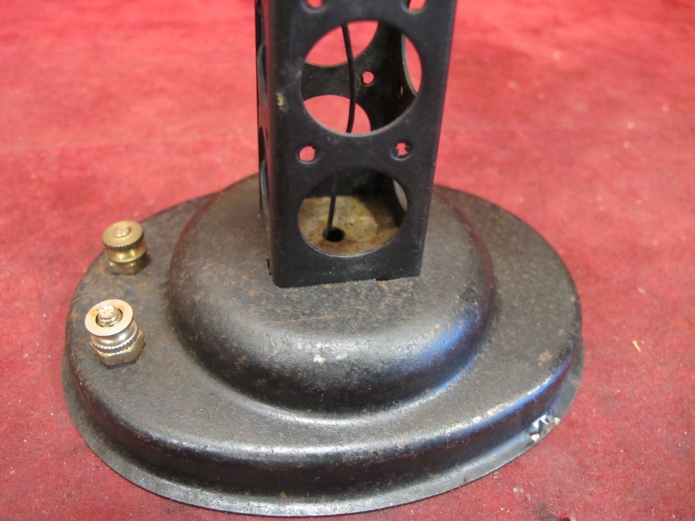 MARX O SINGLE HEAD FLOOD LIGHT TOWER.