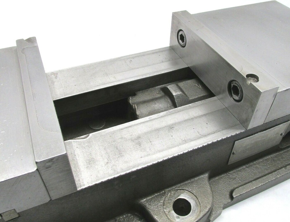 KURT ANGLOCK 6" MILLING MACHINE VISE w/ JAWS & HANDLE - #D60