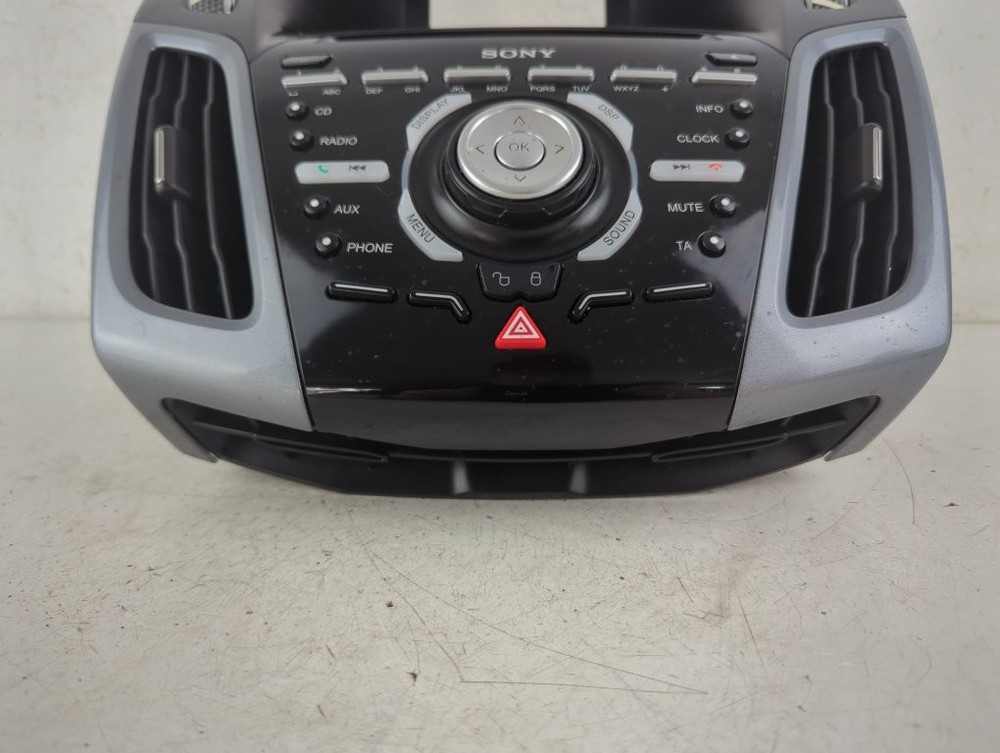 Ford Focus 2010-2014 Stereo Controls