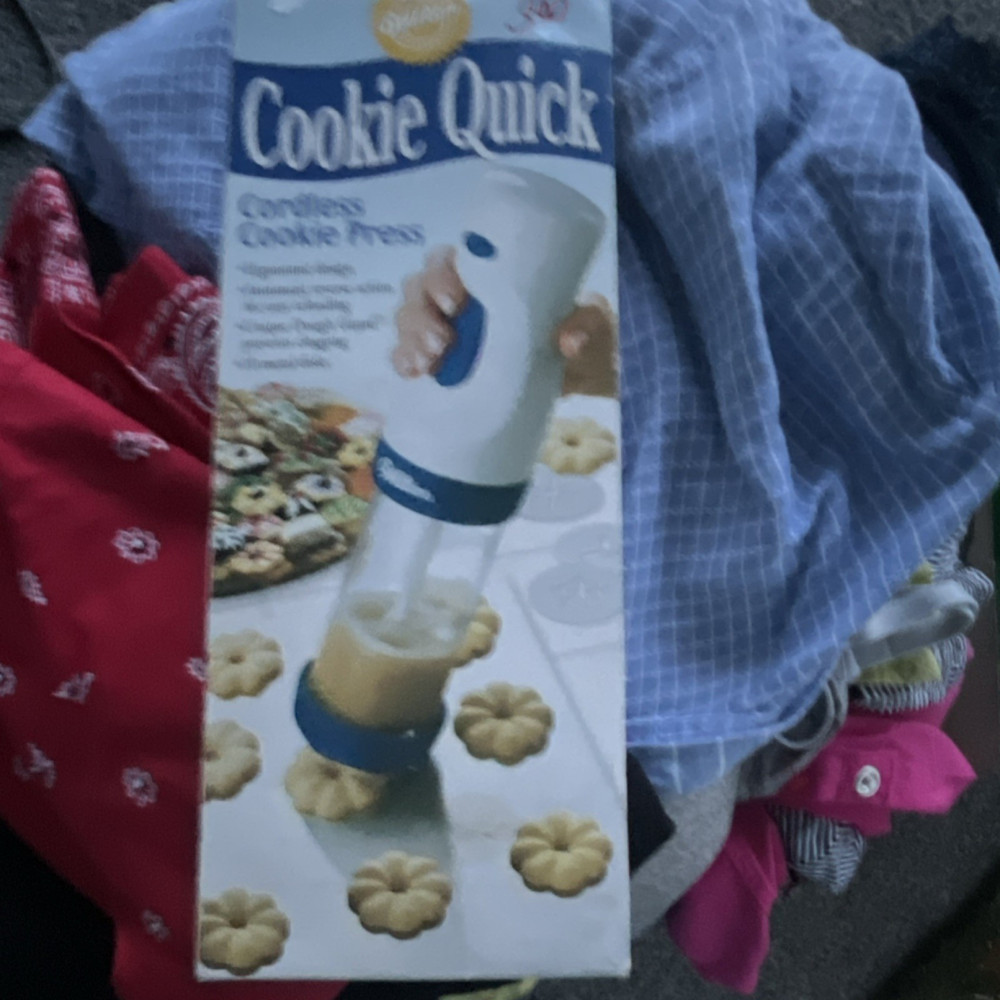 Wilton Cookie Quick Cordless Cookie Press White Blue Plastic Round Standard