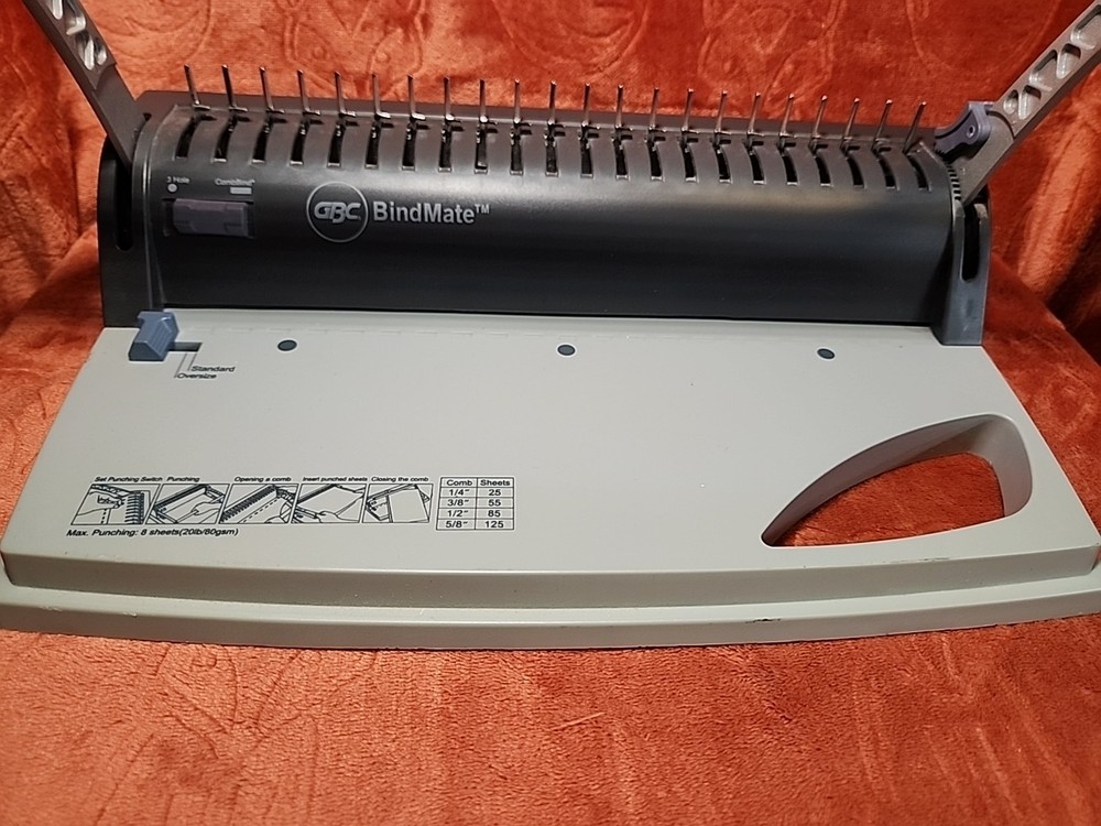 GBC Bindmate Binding Machine With Plastic Combs.