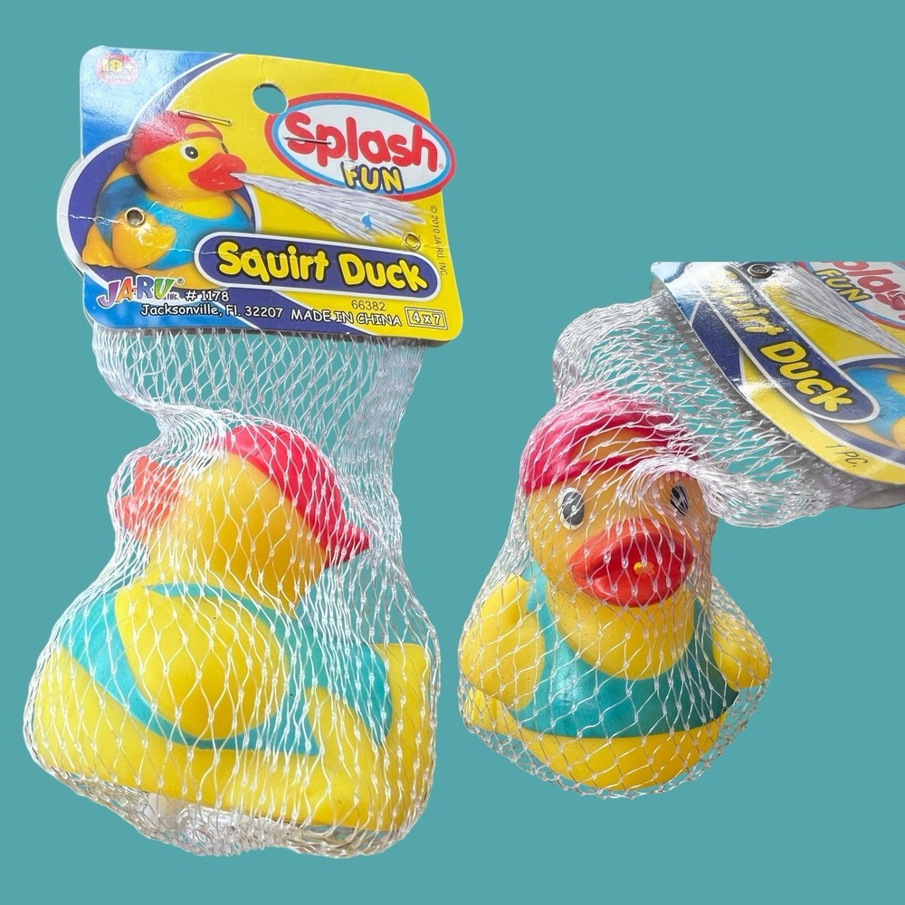 🐤New Splash Fun Squirt Rubber Duck With Hat.