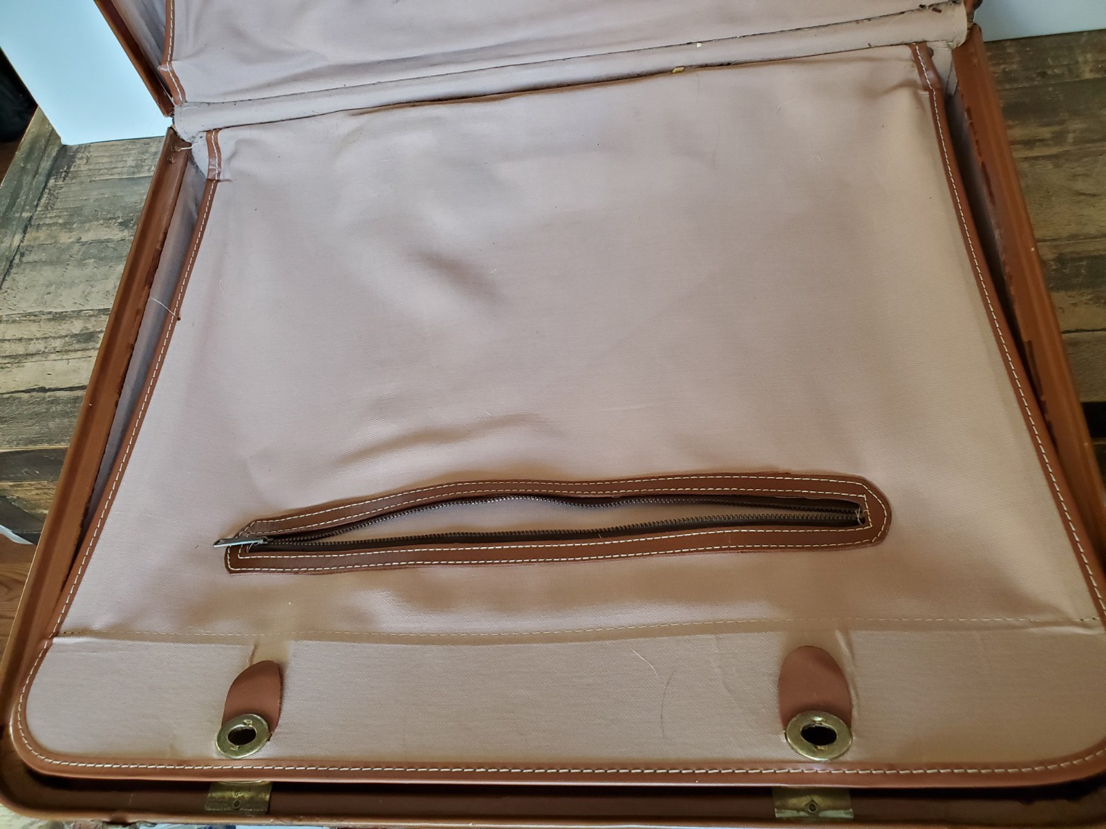 Vtg 1940-50s Cowhide Leather WINGS Suitcase Flight Luggage Carry-On 22”X 19”X 6”