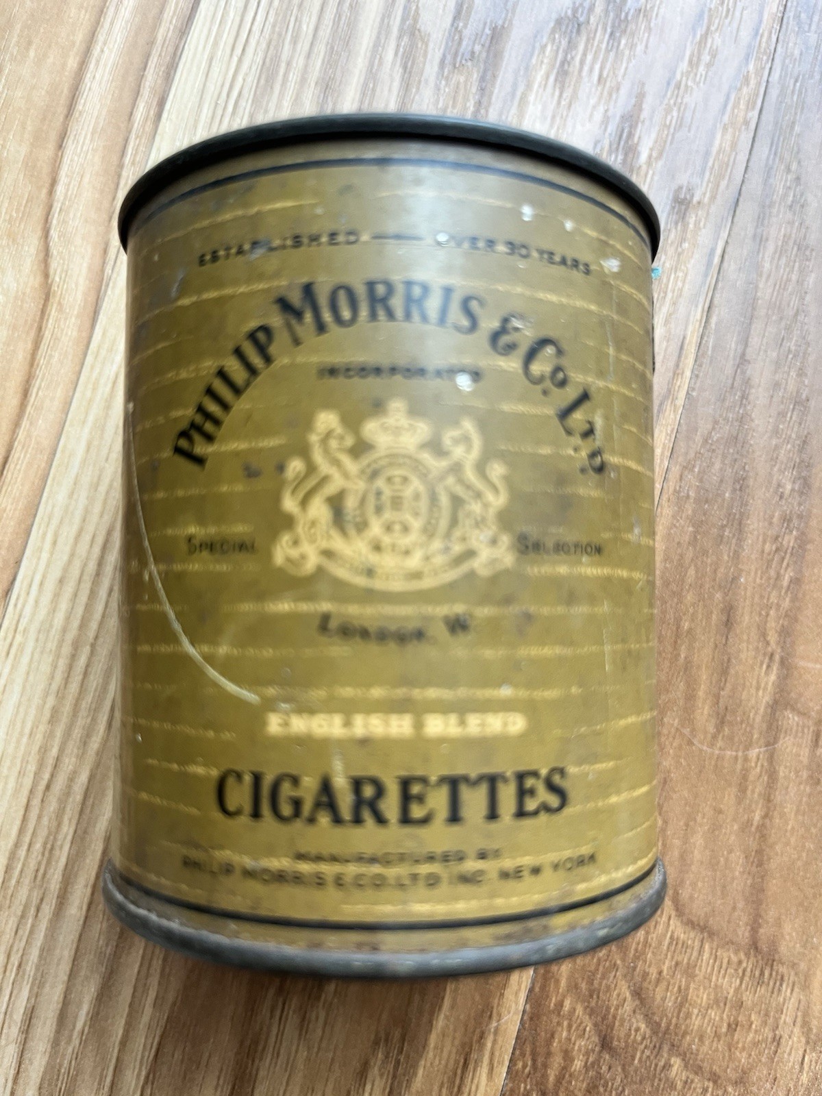 vintage phillip morris & co . cigarettes english blend metal tin