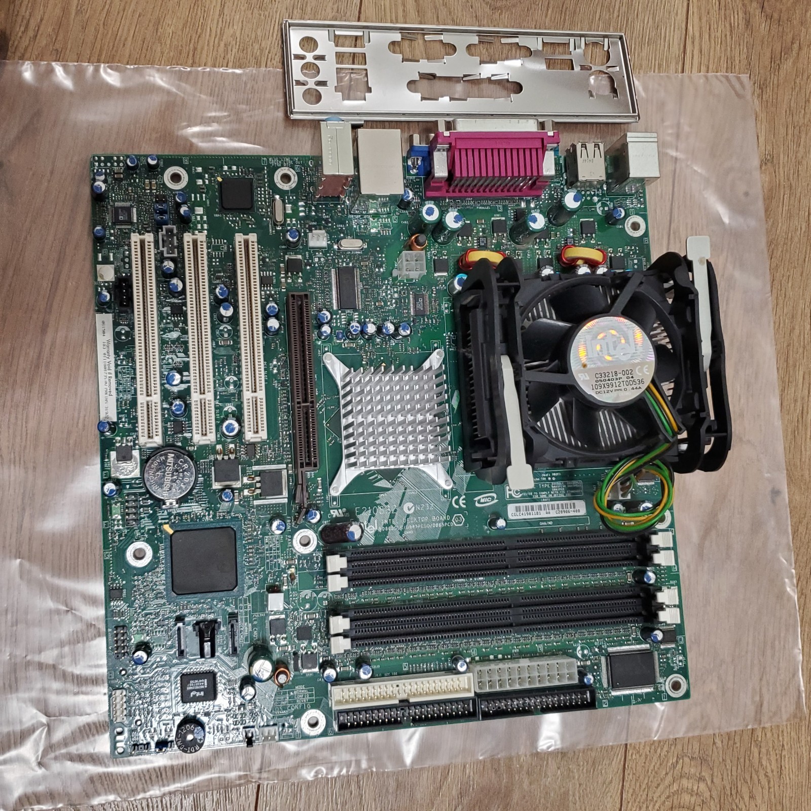 Intel D865GLC / D865PES0 Motherboard Socket 478 + CPU 2.4 Pentium 4 + I/O Plate