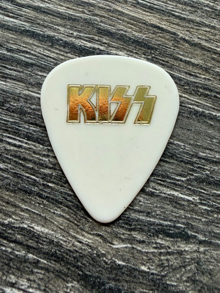 KISS Guitar Pick PAUL STANLEY Revenge Tour Concert White Gold Vintage Kiss