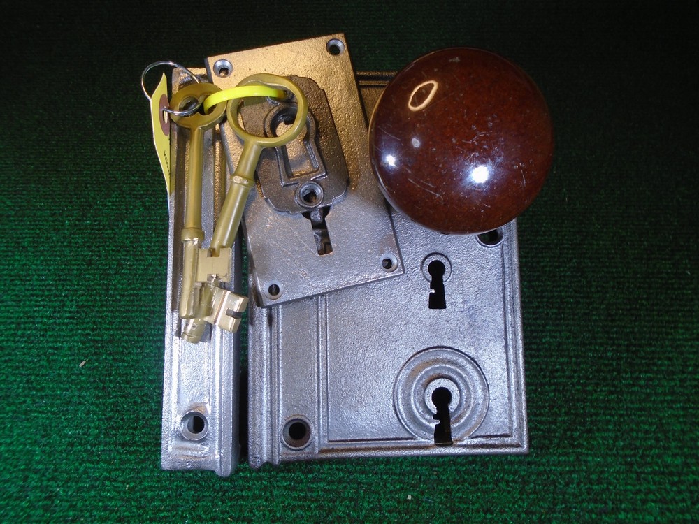 HUGE 6" RHC RIM LOCK COMPLETE w/ KEY, KEEPER, & KNOBS, ESCUTCHEON (41277)