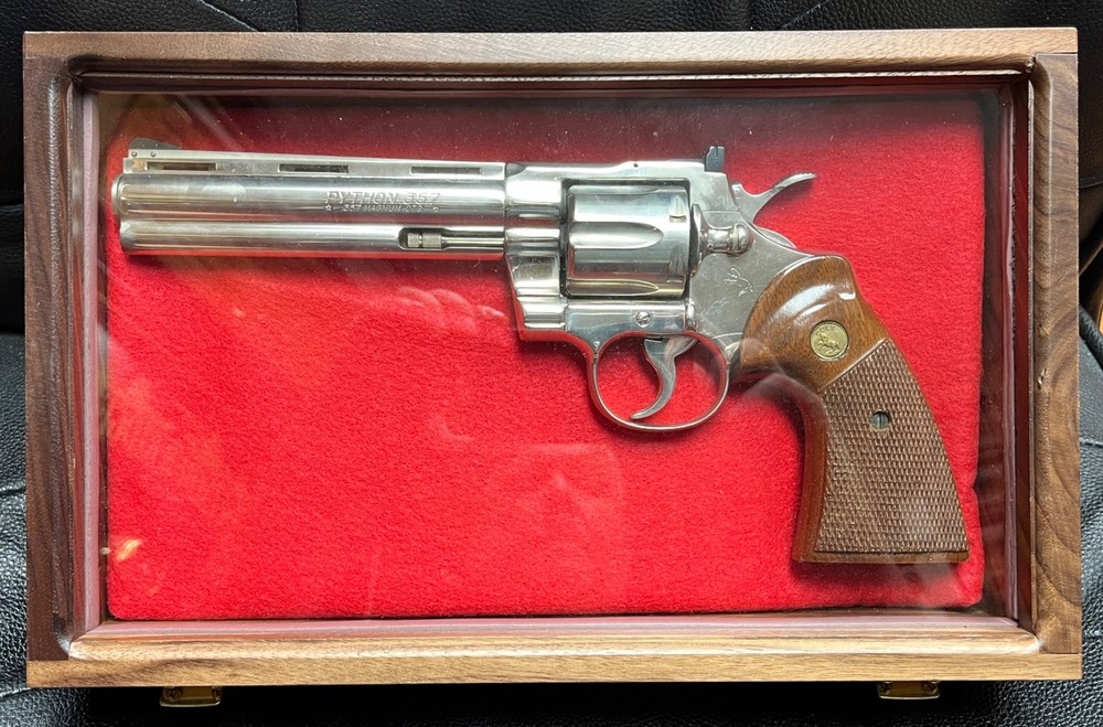 PISTOL GUN PRESENTATION CASE GLASS TOP WOOD BOX COLT REVOLVERS SNAKE PYTHON 6" 4