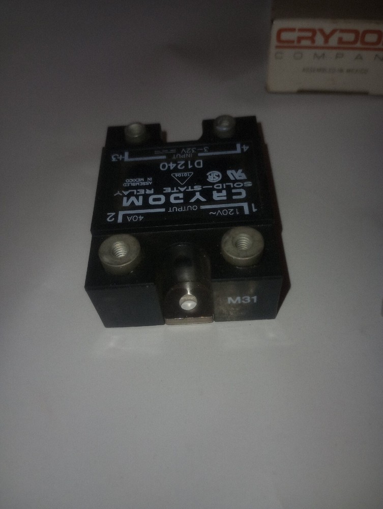 NEW GENUINE CRYDOM D1240 SOLID STATE RELAY 3-32V