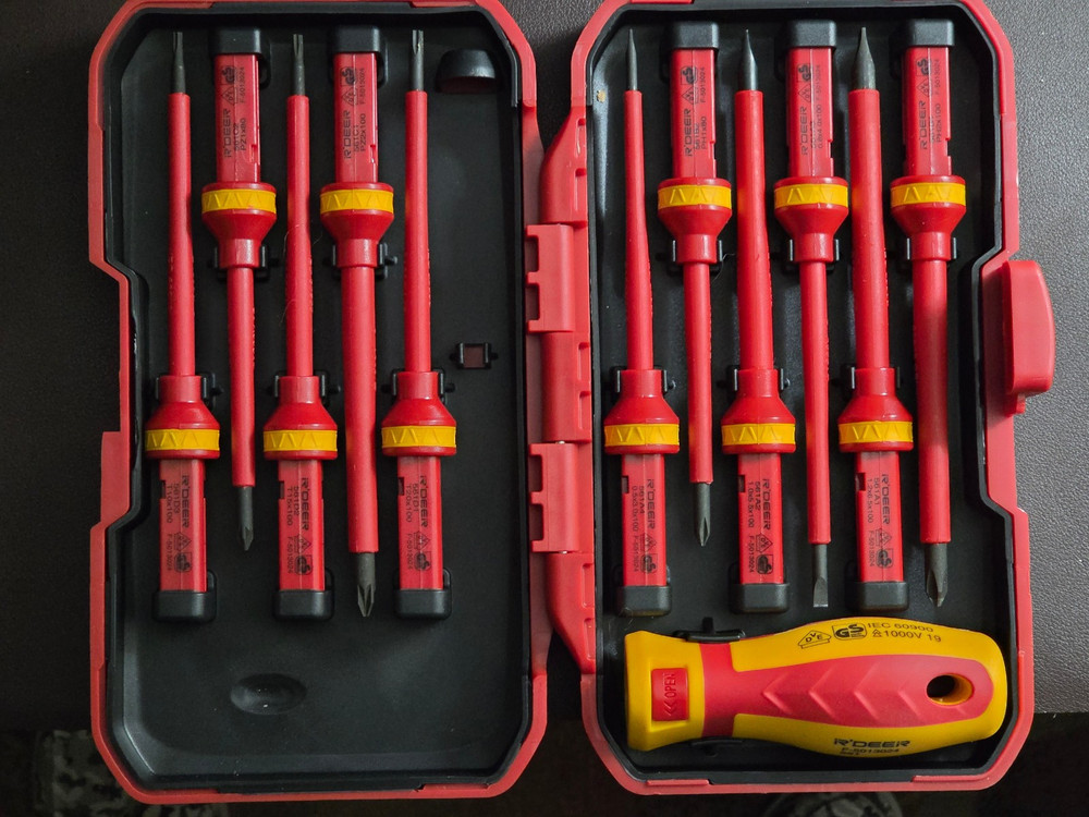 R'DEER 13 PC Insulated Screwdriver Set