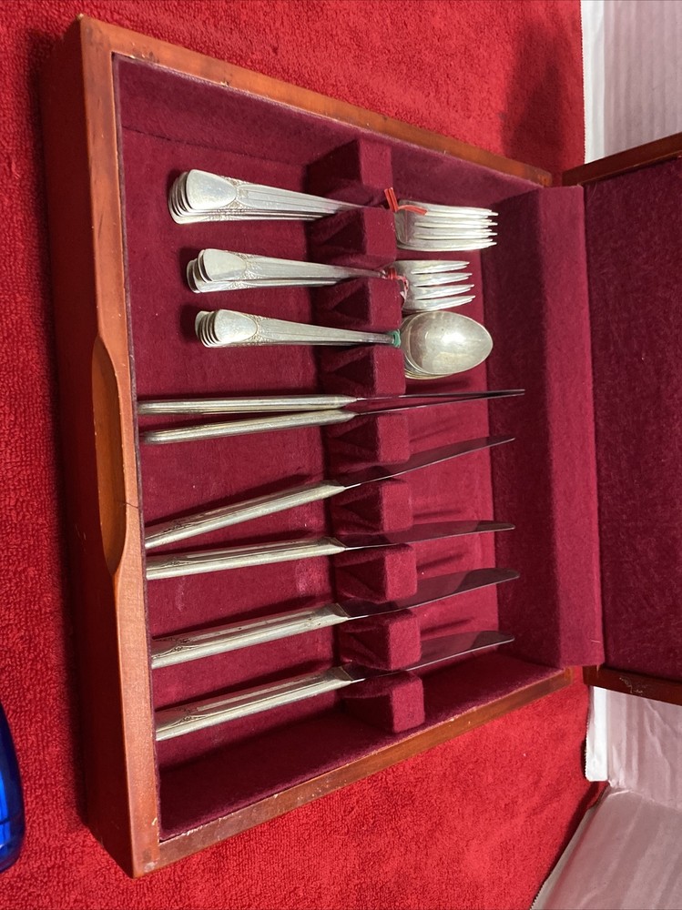 1939 Embassy International Silver Pattern Bouquet Silverplate Flatware Set 24 Pc