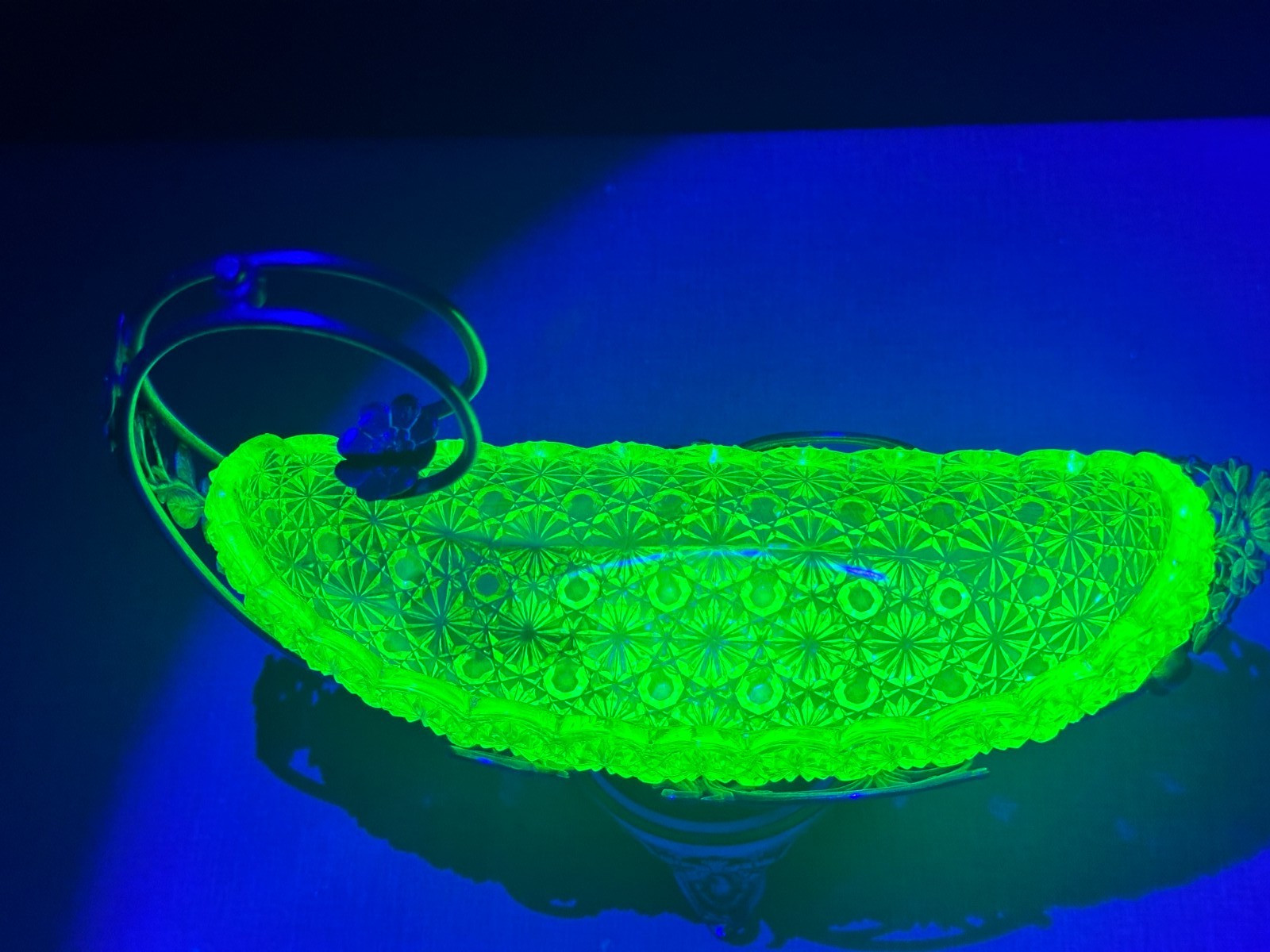 Antique Barbour Brothers Quadruple plate Castor Button & Bows Daisy Canoe Bowl