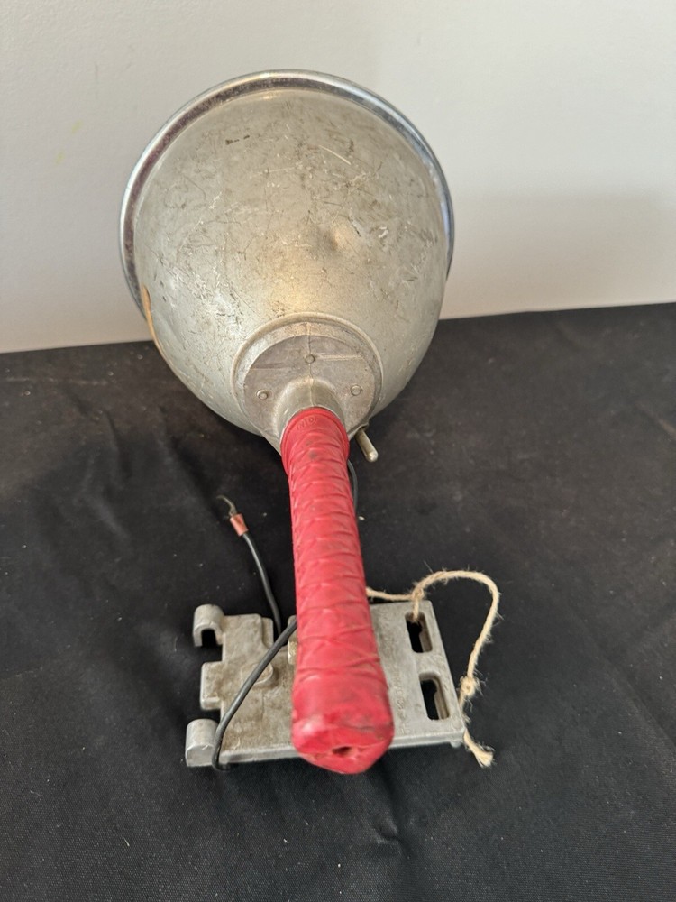HALF-MILE-RAY MODEL 1075 PORTABLE Boat Light Lantern Light