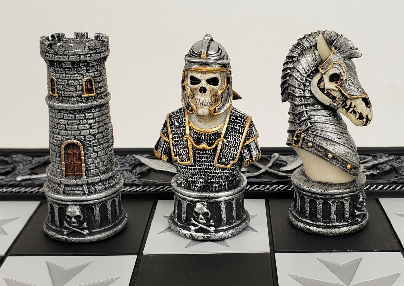 Medieval Times Skull Busts Gothic Fantasy Knights Chess Set 17" Maltese Board