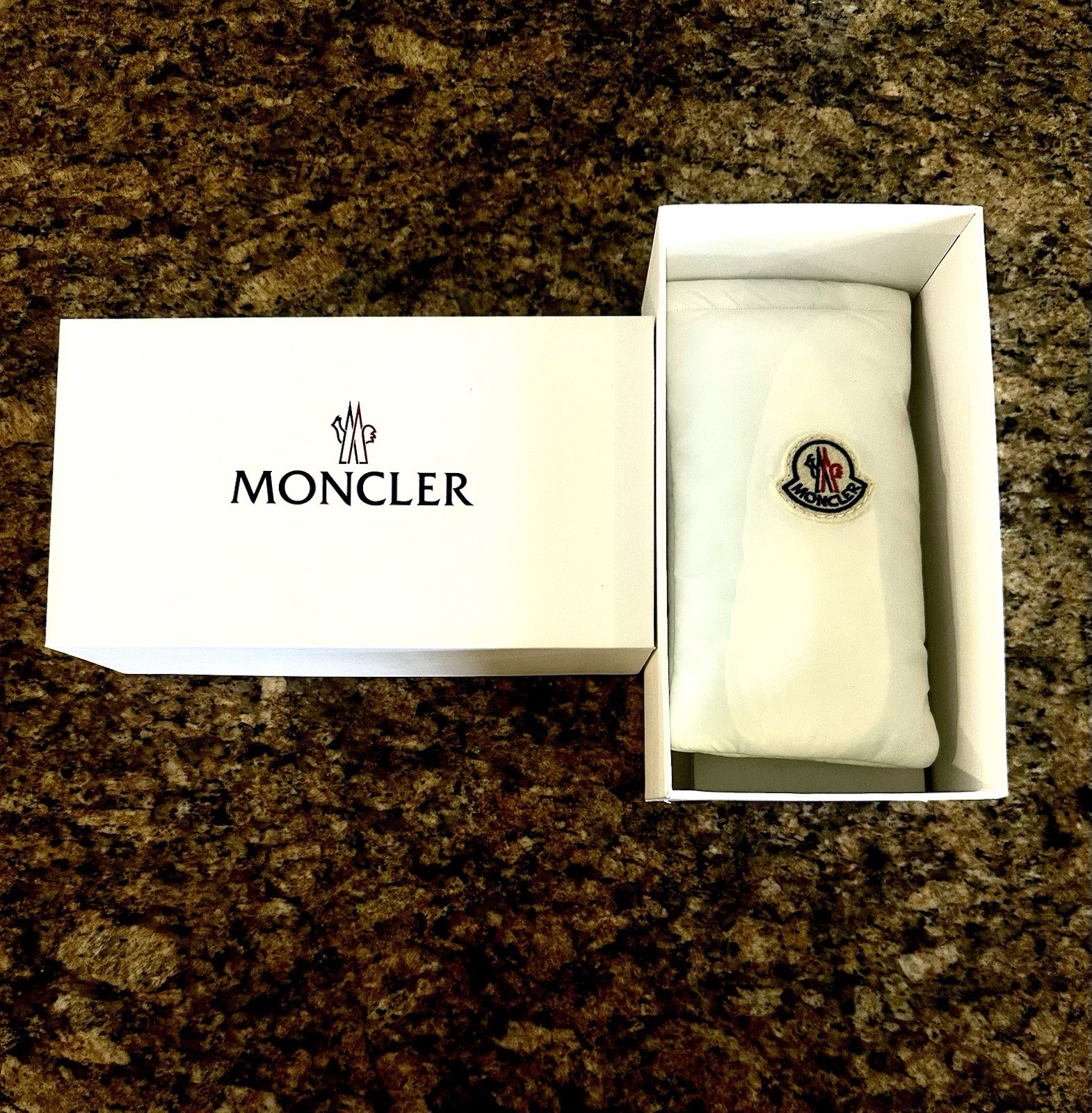 BRAND NEW MONCLER WHITE AUTHENTIC EYEGLASSES SUNGLASSES POUCH CASE AND BOX