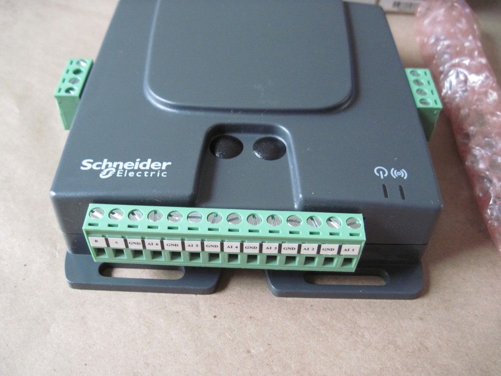 Schneider UN2-0I4-00-51 Universal Network Controller ZigBee & Modbus 6UI 4AO 2DO