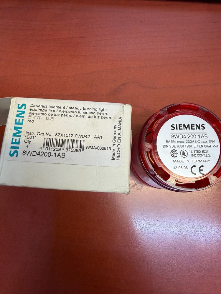Siemens 8WD4 200-1AB Red Steady Stack Light NIB