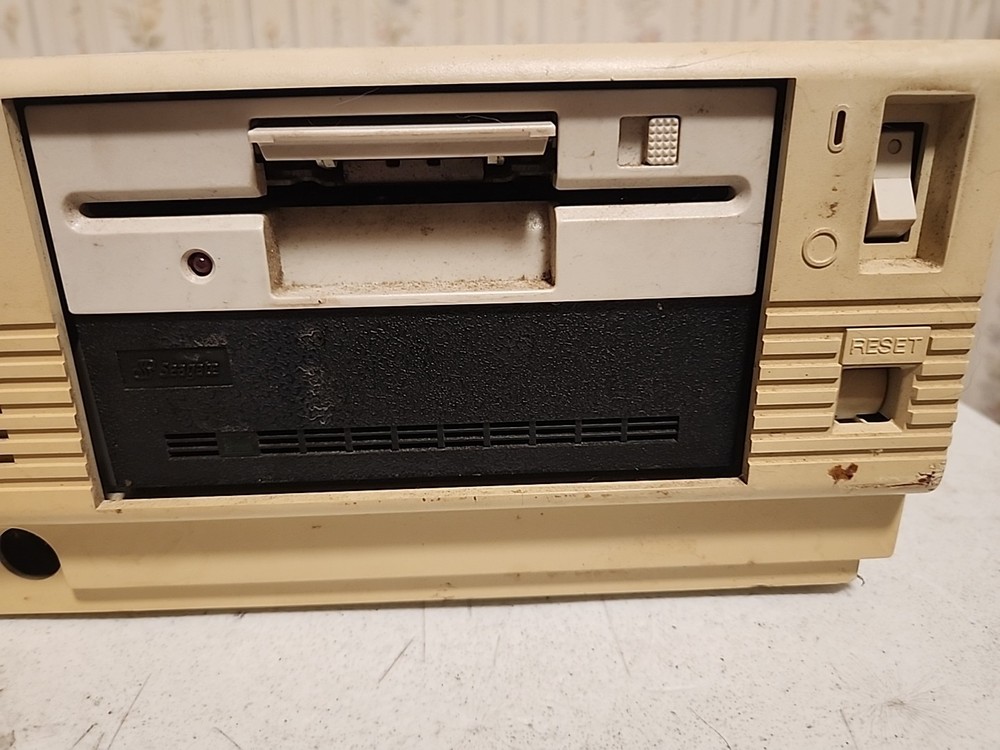 Vintage Desktop PC Leading Edge Model DC-2012 Computer Powers On