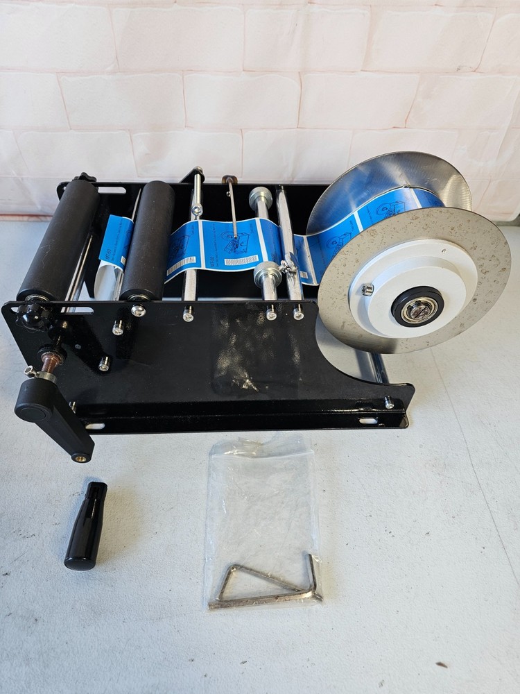 MT-30 Semi-automatic Round Bottle Labeling Machine