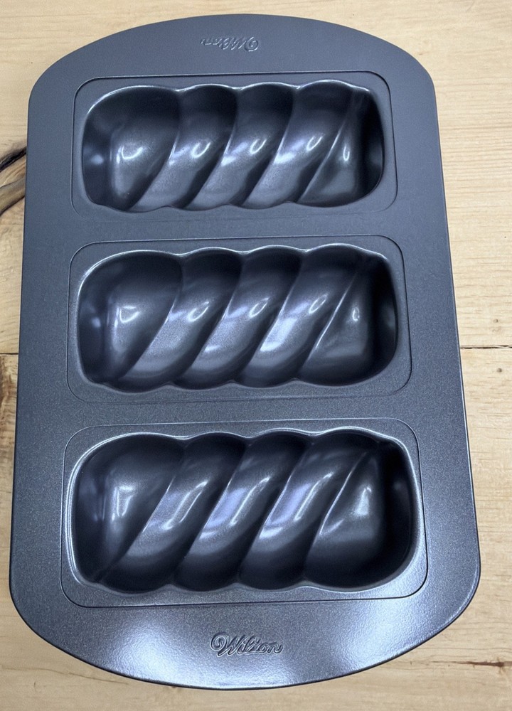 Wilton Doughnut & Twisted Long John 2 piece baking set