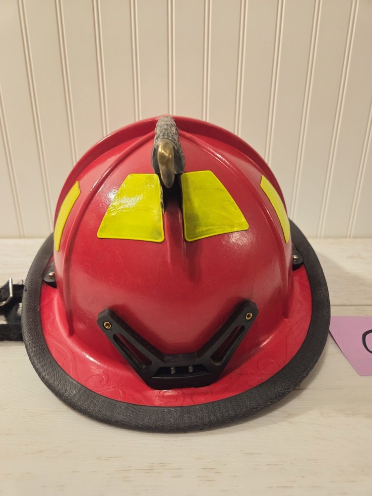 MSA Cairns Firefighter Structure Fire Helmet 1044 Red