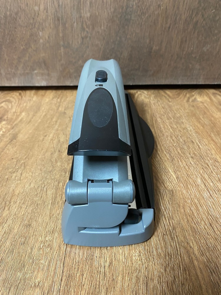 Staples ARC 11-Hole Desktop Paper Punch for DiscBound Notebook System