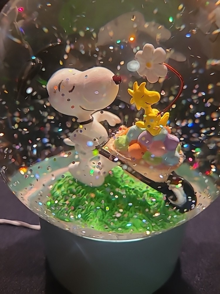 Snoopy Easter LIGHT UP Water Globe Snow Globe Please Read