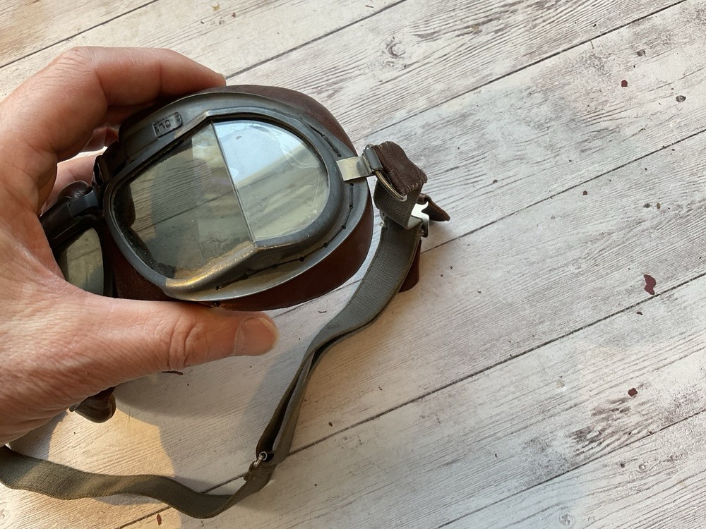 ORIGINAL WWII BRITISH RAF FLIGHT GOGGLES