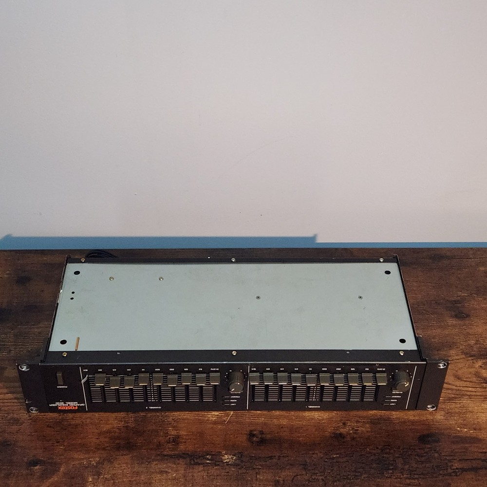 Fostex Model 3030 Dual Channel Graphic Equalizer Rack Mount – Powers On
