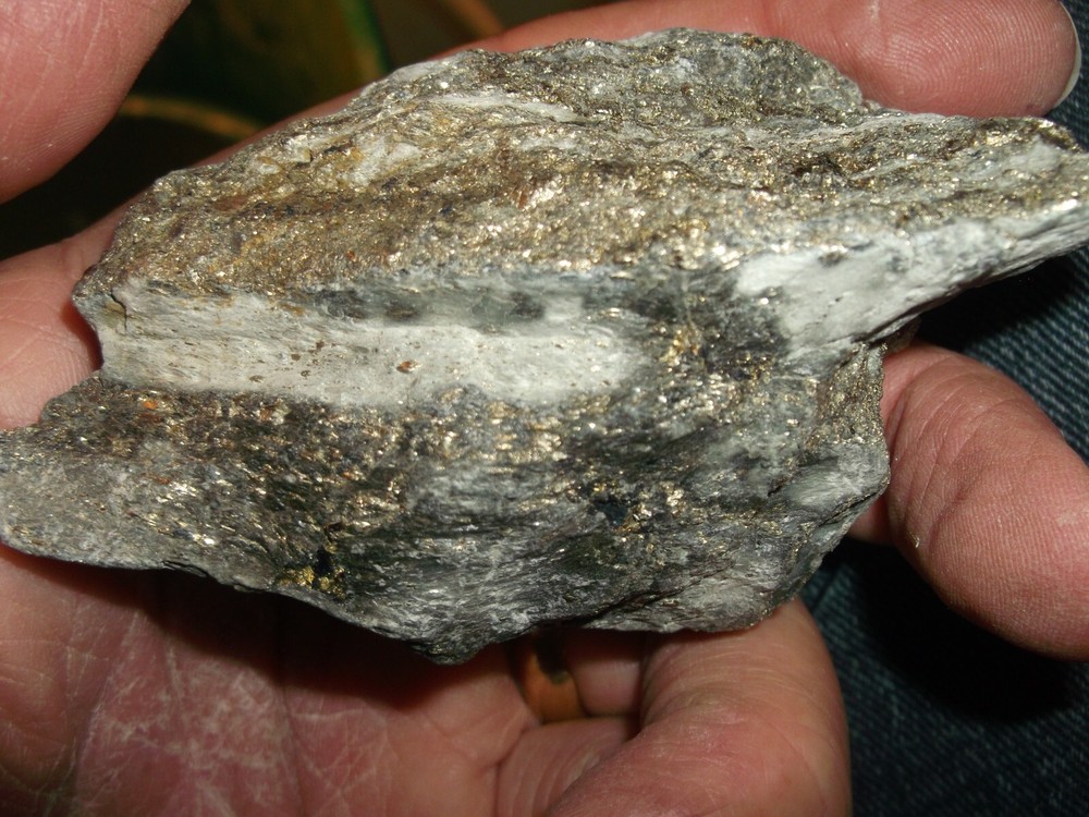 Gold, silver, copper, 271 grams samples ,ore high grade .