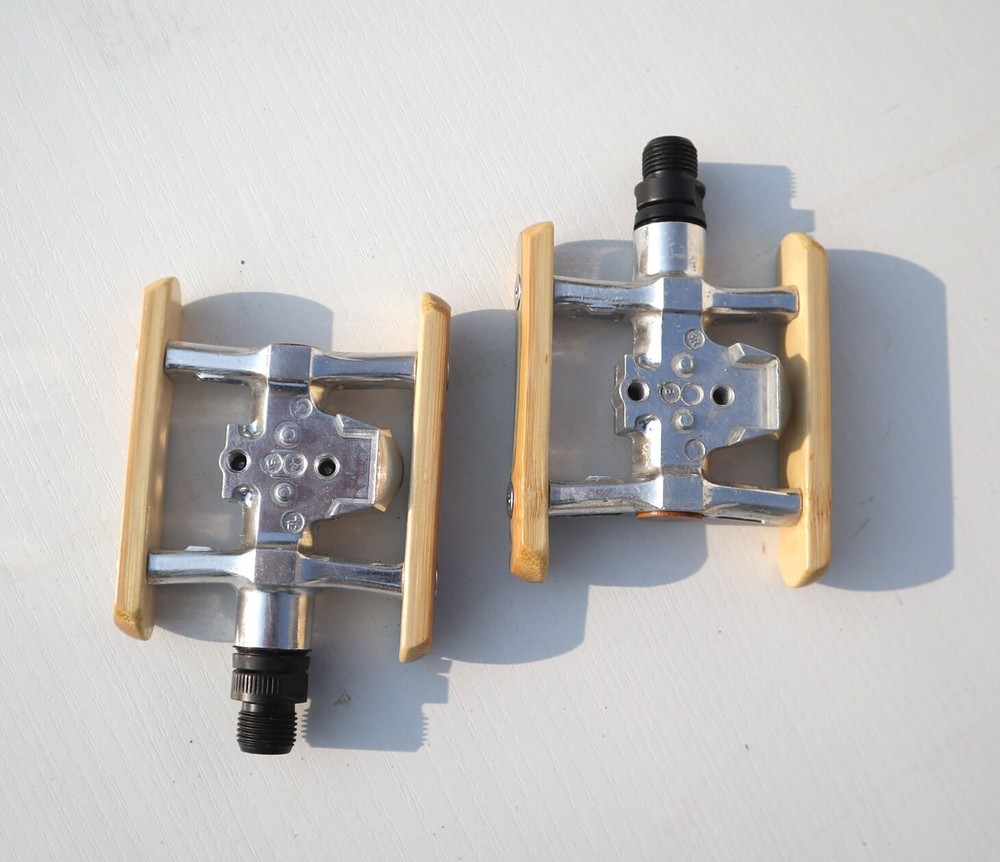 Bamboo bicycle single-sided self-locking pedals