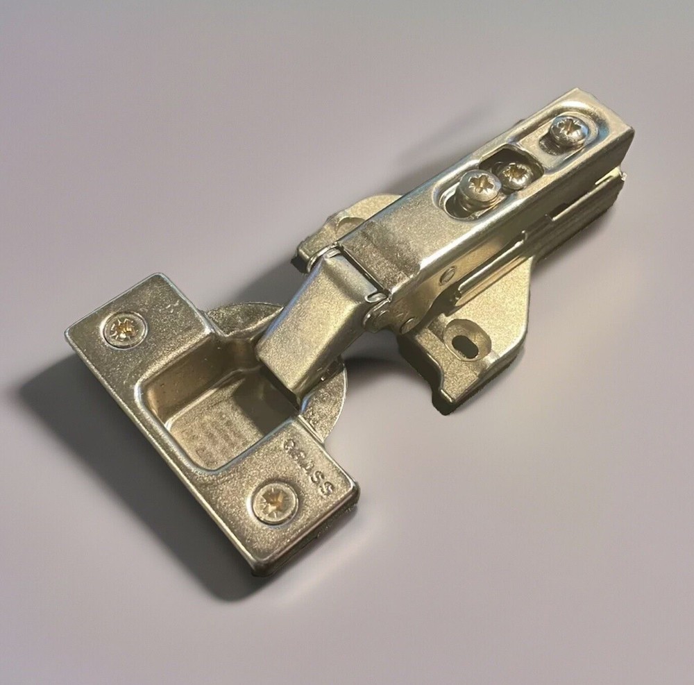 Grass Hinge 1006-30 Self Close w/ #054 Baseplate • Self Closing • Snap-on