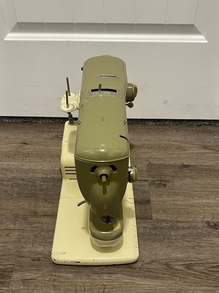 Vintage Bernina 530-2 Sewing Machine - Machine Only READ