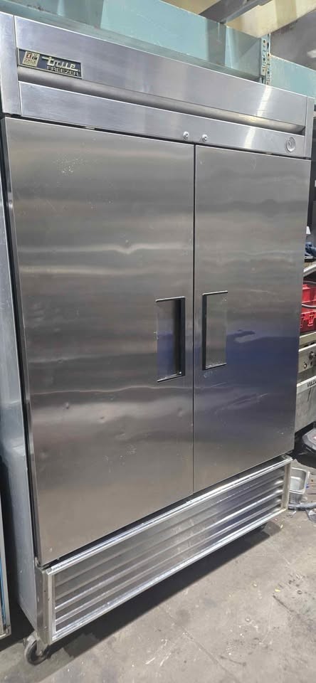 True double door freezer